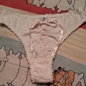 NWOT,Vintage 80's,Sexy White, Lace Trim, Thong Style Panties with Pink Ribbon💕